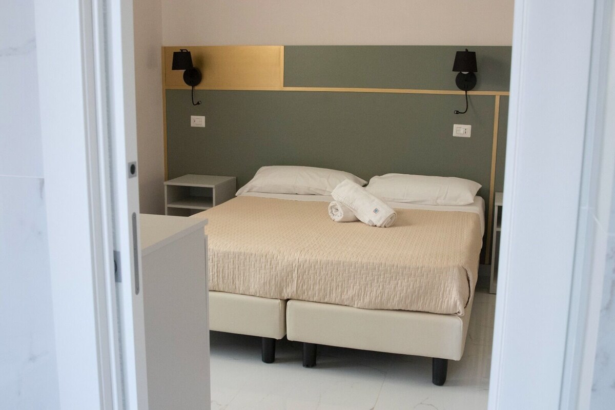 Caja de seguridad en la habitación y escritorio 