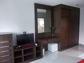 Flat-screen TV - H2O Hotel (Wiang Pa Pao)