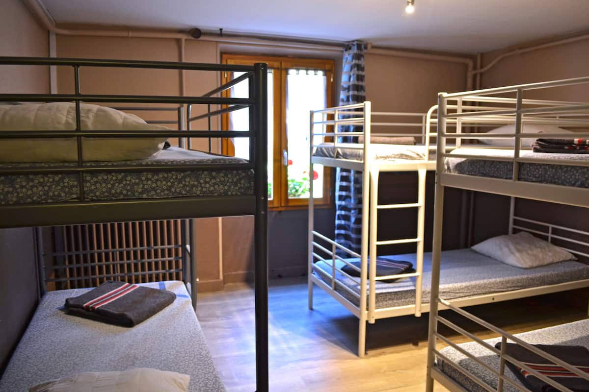 Superior suite, en-suite badkamer, uitzicht op tuin (Dortoir 10 pers (OFFLINE)) | 1 slaapkamer, individueel gedecoreerd, individueel gemeubileerd