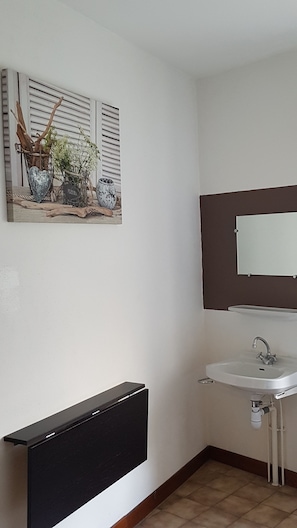 Standard Double Room, Shared Bathroom, Mountain View (Chambre Alpe d'huez) | Bathroom sink - La Marmotte de la Meije (Le Bourg-d'Oisans)