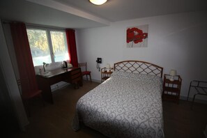 Comfort Double Room | Individually decorated, individually furnished, desk, blackout drapes - Hotel Restaurant Les Deux Sapins (Cailly-sur-Eure)