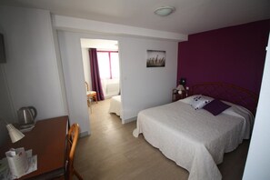 三人房 | 特色装修、特色家居、办公桌、遮光窗帘