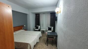 Bureau, chambres insonorisées, lits pliants/supplémentaires