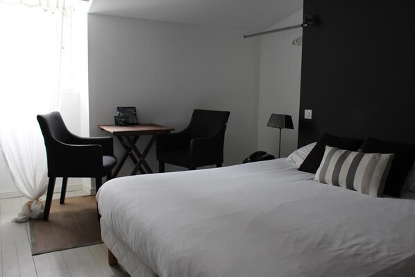 Cots/infant beds, free WiFi