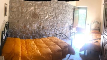 Basic Double or Twin Room, Shared Bathroom | Desk, blackout drapes, iron/ironing board