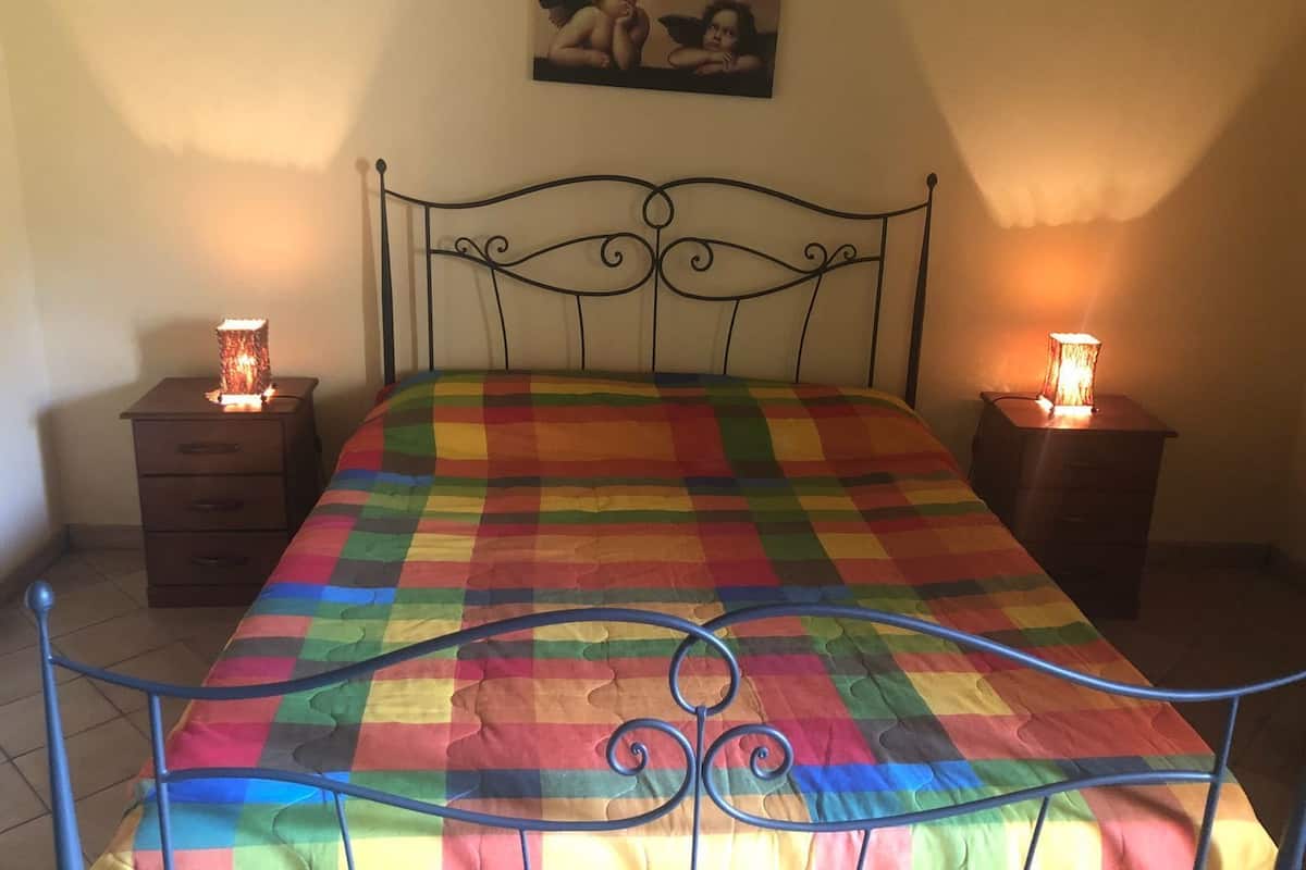 Double Room, Shared Bathroom | Desk, blackout curtains, iron/ironing board