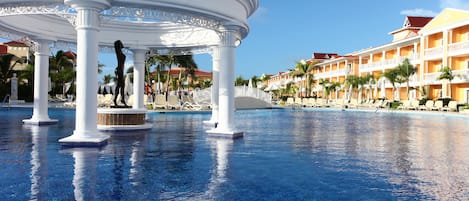 Outdoor pool, pool umbrellas, sun loungers