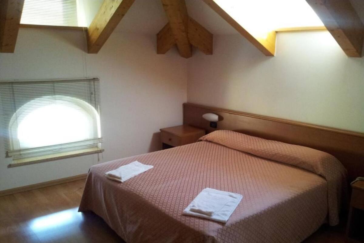 Soundproofing, cots/infant beds, rollaway beds, bed sheets