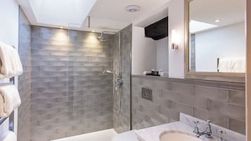 Superior Double Room | Bathroom | Combined shower/bathtub, hair dryer, towels, soap