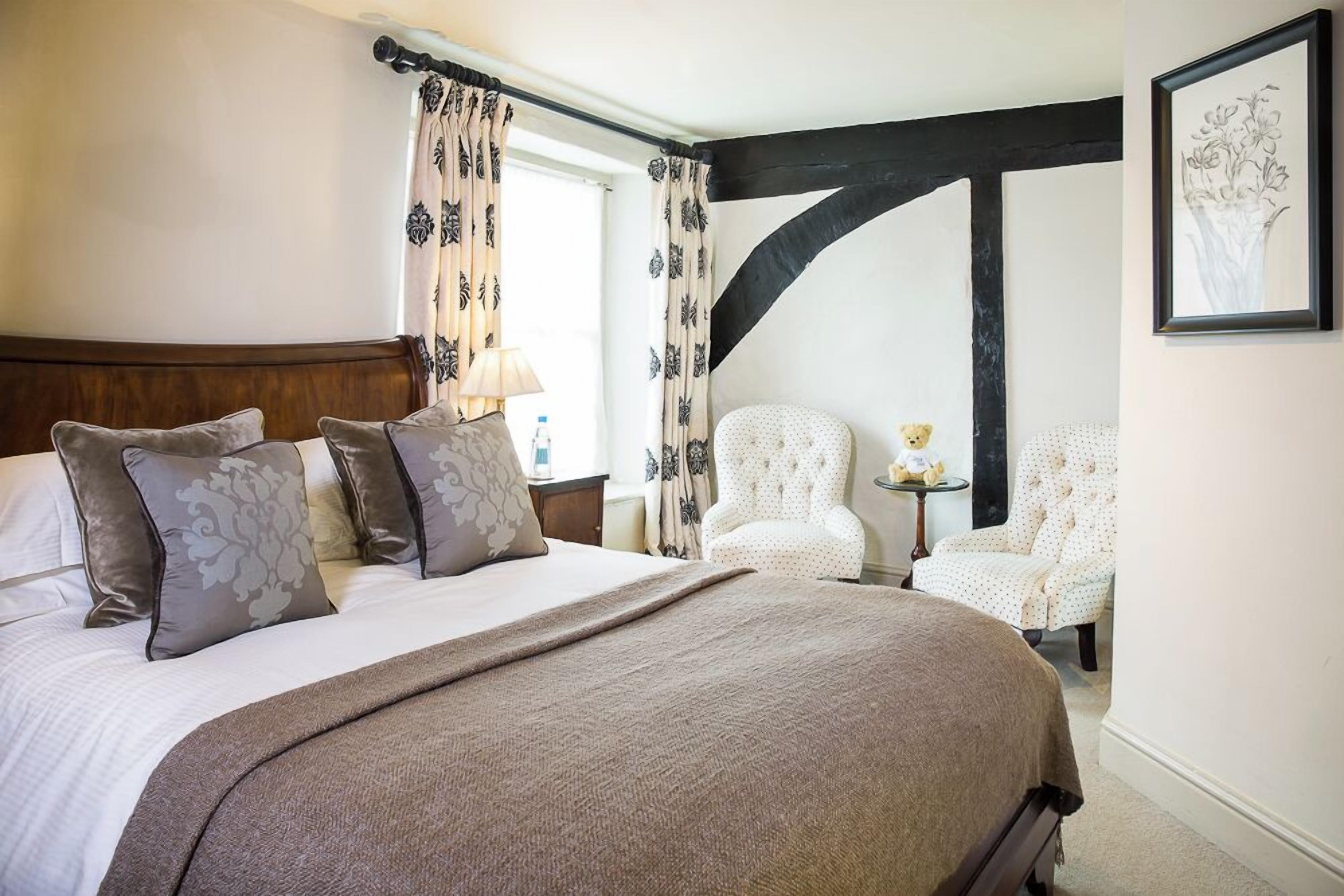 Classic Double Room | Hypo-allergenic bedding, iron/ironing board, free WiFi, bed sheets