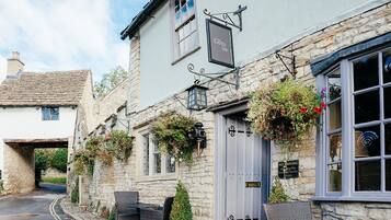 Mặt tiền nơi lưu trú