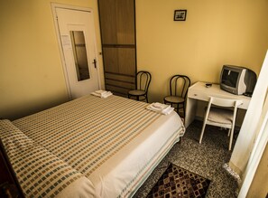 Doppel- oder Zweibettzimmer | Schreibtisch, kostenlose Babybetten, kostenloses WLAN