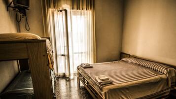 Bureau, lits bébé (gratuits), Wi-Fi gratuit