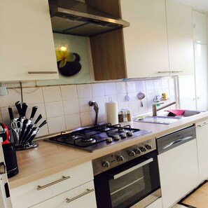 Apartment, 1 Schlafzimmer | Eigene Küche | Kühlschrank, Herdplatte, Wasserkocher mit Kaffee-/Teezubehör