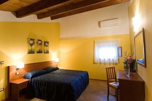 1 bedroom, premium bedding, minibar, in-room safe