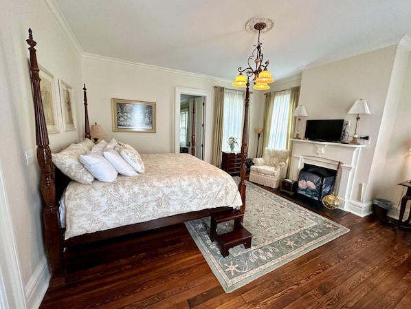 Minibar, individually decorated, individually furnished, soundproofing