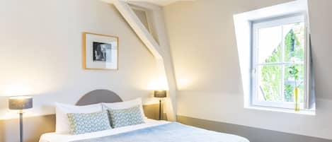 Deluxe Room | Desk, soundproofing, iron/ironing board, free WiFi