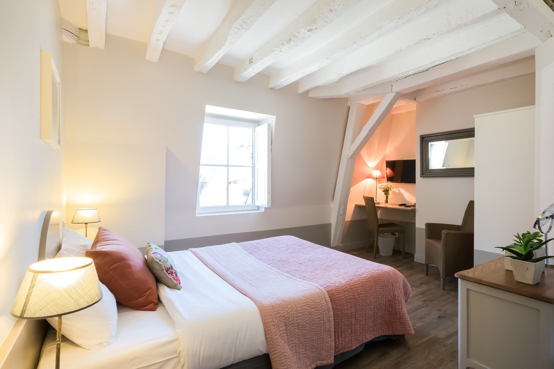 deluxe double room | desk, soundproofing, iron/ironing board, free wifi