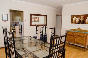 In-room dining - Goulden Street Guest House (East London)