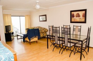 Flat-screen TV - Goulden Street Guest House (East London)