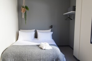 Comfort studio, 1 queensize bed | Een bureau, een strijkplank/strijkijzer, gratis wifi