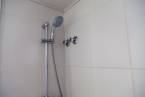 Comfort studio, 1 queensize bed | Badkamer met douche