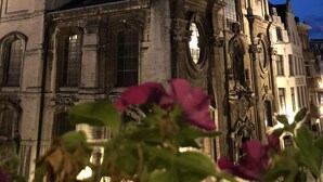 A historic building with large arched windows and a prominent bell tower. - Exclusive Flats In Brussels - Olives (Brussels)