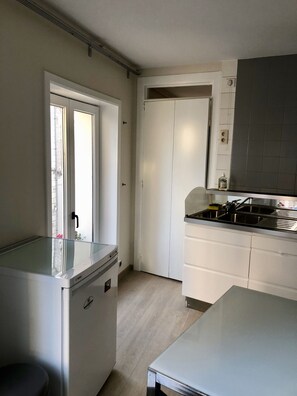 Departamento Confort | Cocina privada | Parrilla de estufa y utensilios de cocina 