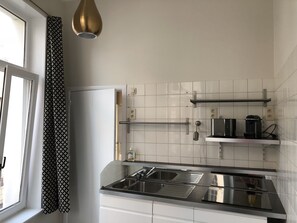 Apartamento exclusivo | Cozinha privada | Cooktop, talheres/pratos/utensílios de cozinha