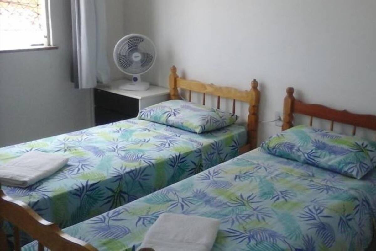 Habitación con 2 camas individuales | 1 habitación, ropa de cama de alta calidad y escritorio