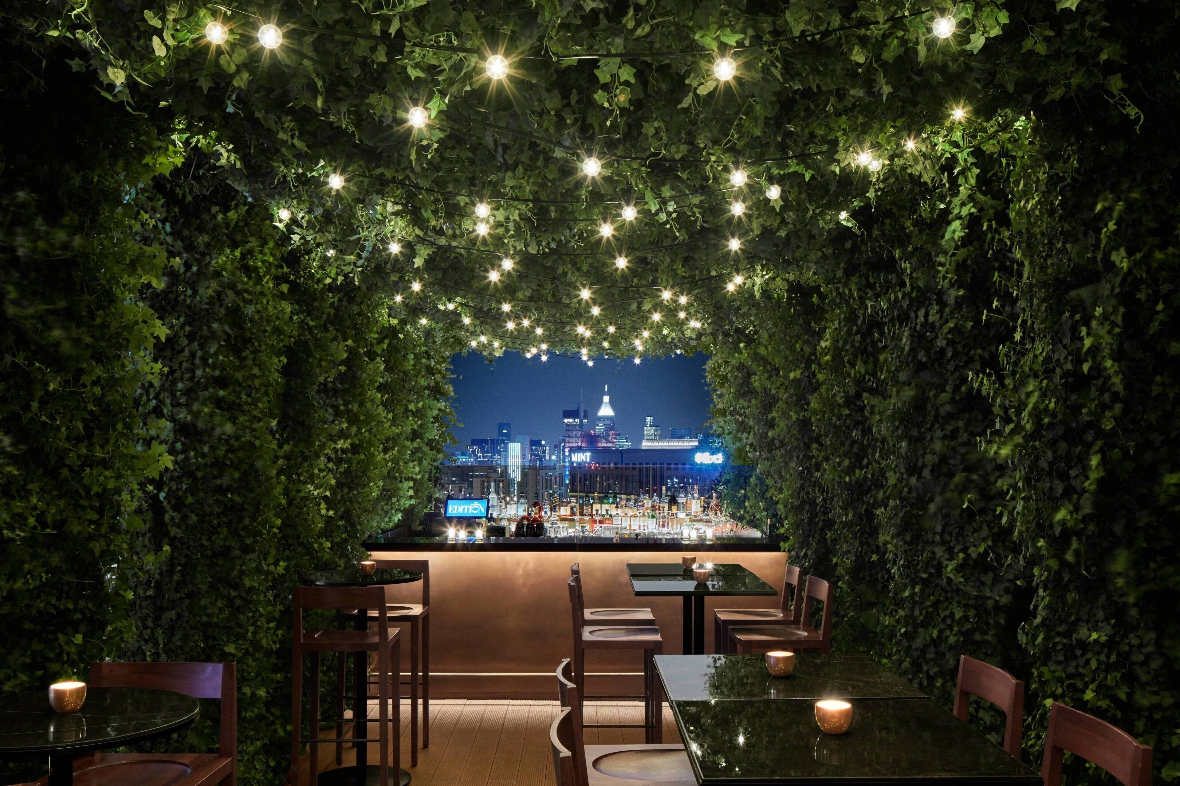 2 restaurants; breakfast, lunch, dinner, and brunch served