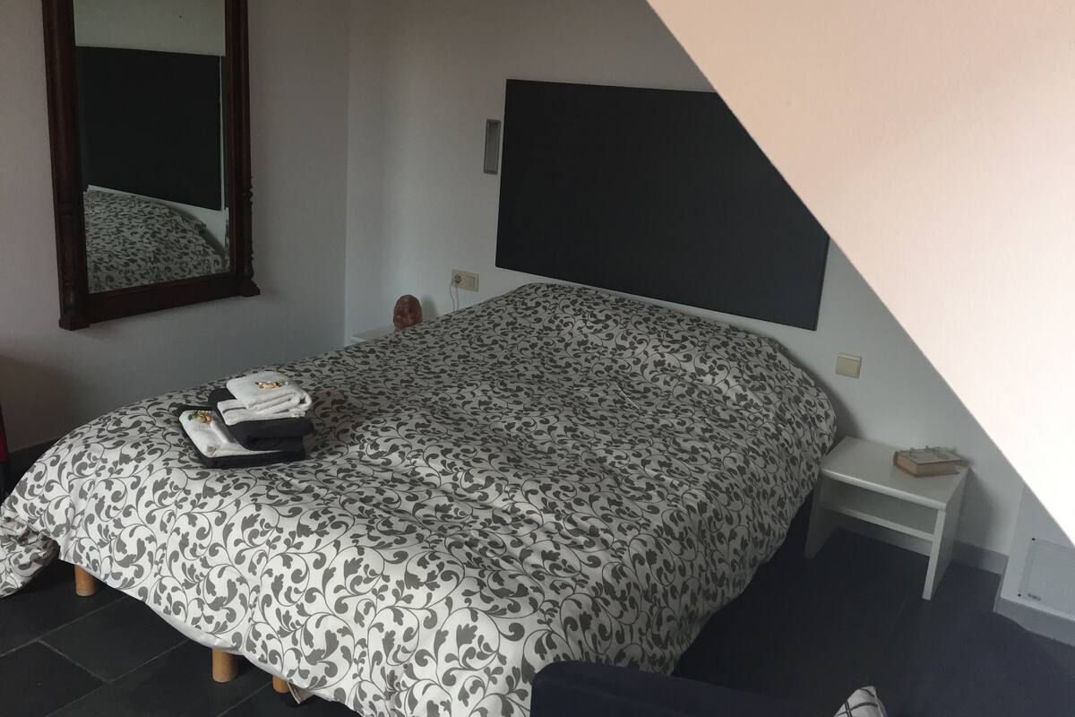 Premium bedding, iron/ironing board, cots/infant beds, travel cot