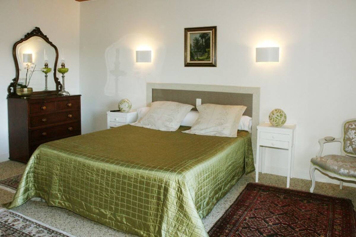 1 bedroom, Egyptian cotton sheets, premium bedding