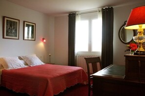 1 bedroom, Egyptian cotton sheets, premium bedding