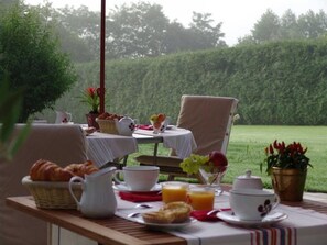 Free daily breakfast