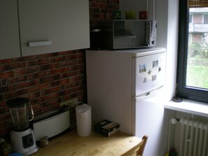 Fridge, stovetop, coffee/tea maker, electric kettle - Apartment Quantelholz 3 (Hannover)