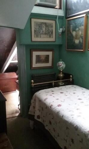 Phòng Tiêu chuẩn, 2 giường đơn | Trang trí khác biệt, trang bị nội thất với thiết kế riêng biệt, bàn 