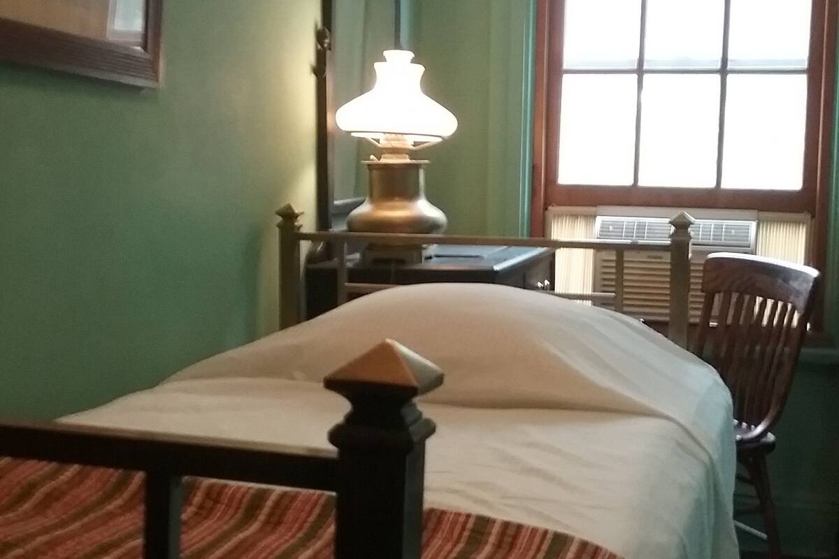 Basic Single Room | Individually decorated, individually furnished, desk, blackout curtains