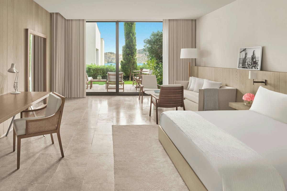 1 bedroom, premium bedding, down comforters, Tempur-Pedic beds