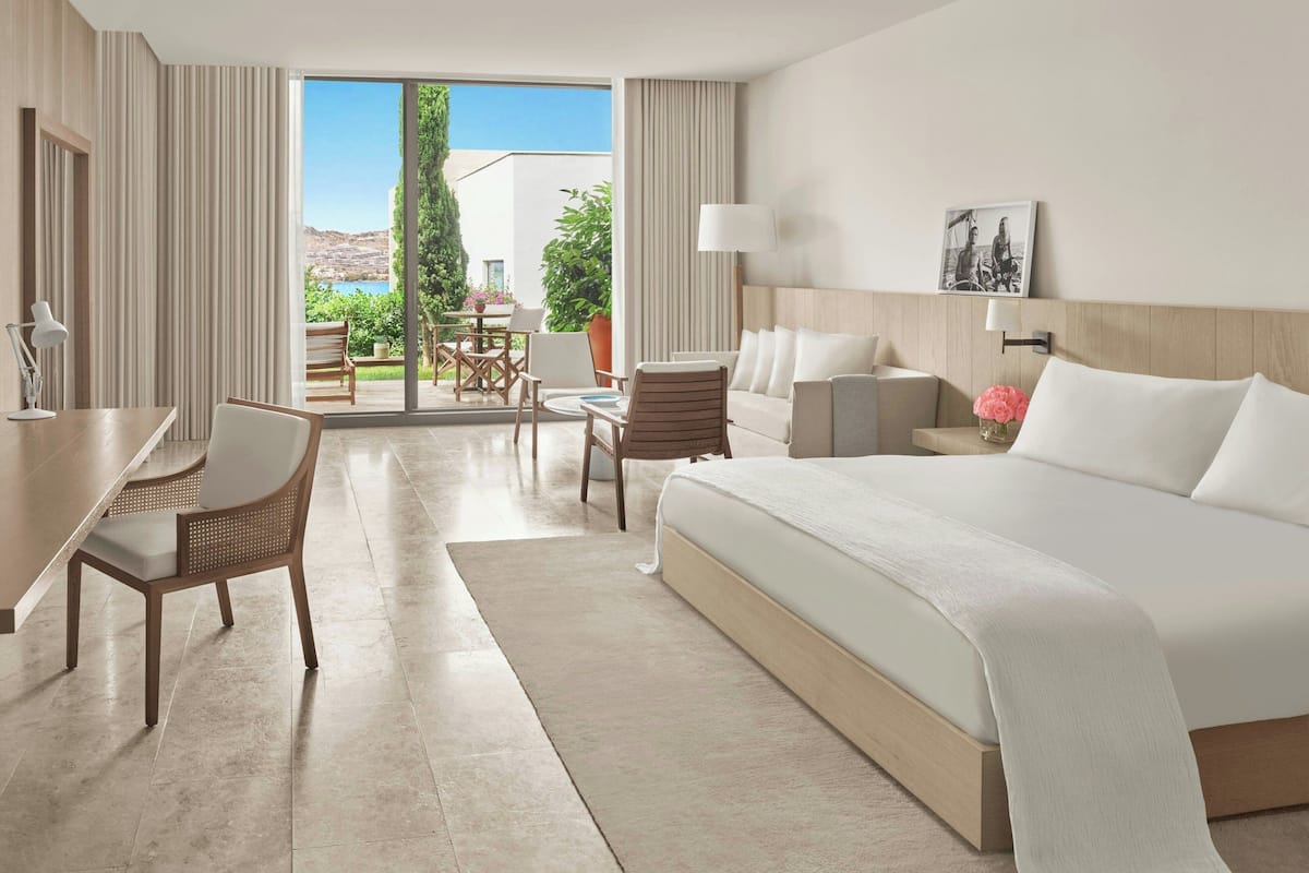 1 bedroom, premium bedding, down comforters, Tempur-Pedic beds