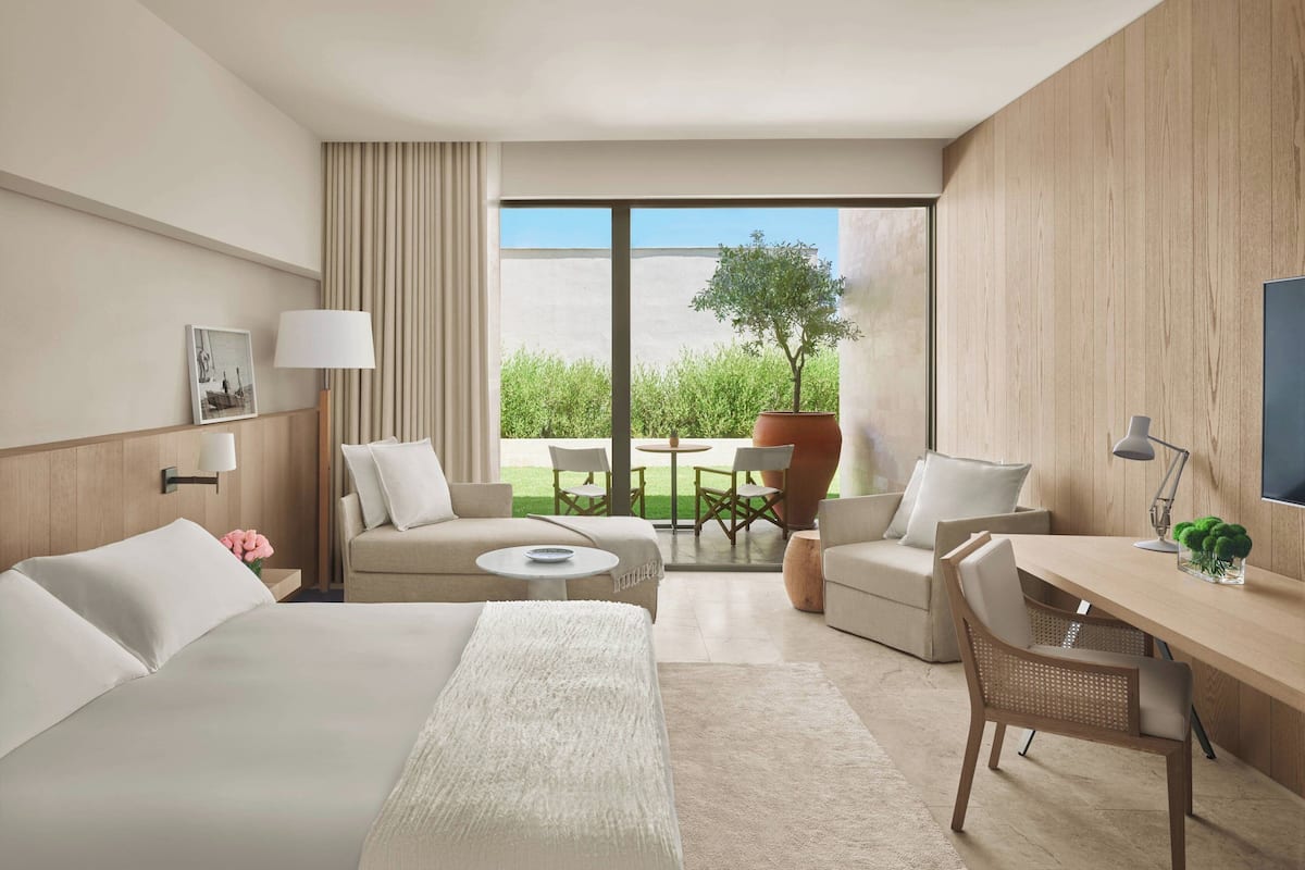 1 bedroom, premium bedding, down comforters, Tempur-Pedic beds