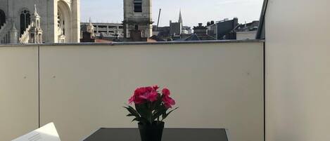 Deluxe Studio Suite, 1 Bedroom, City View | Terrace/patio