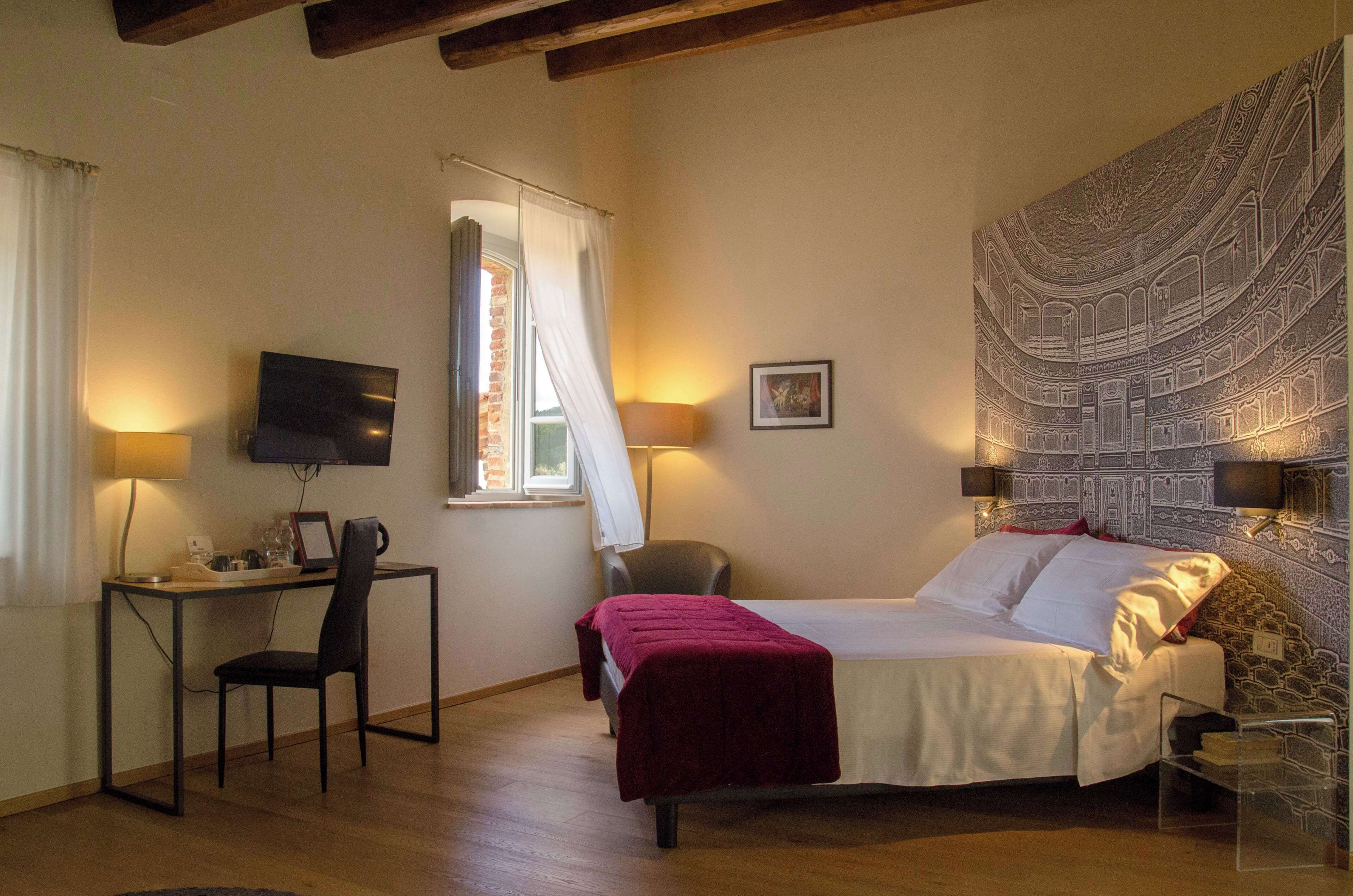 Chambre Familiale, plusieurs lits, non-fumeurs | Coffres-forts dans les chambres, décoration personnalisée, bureau