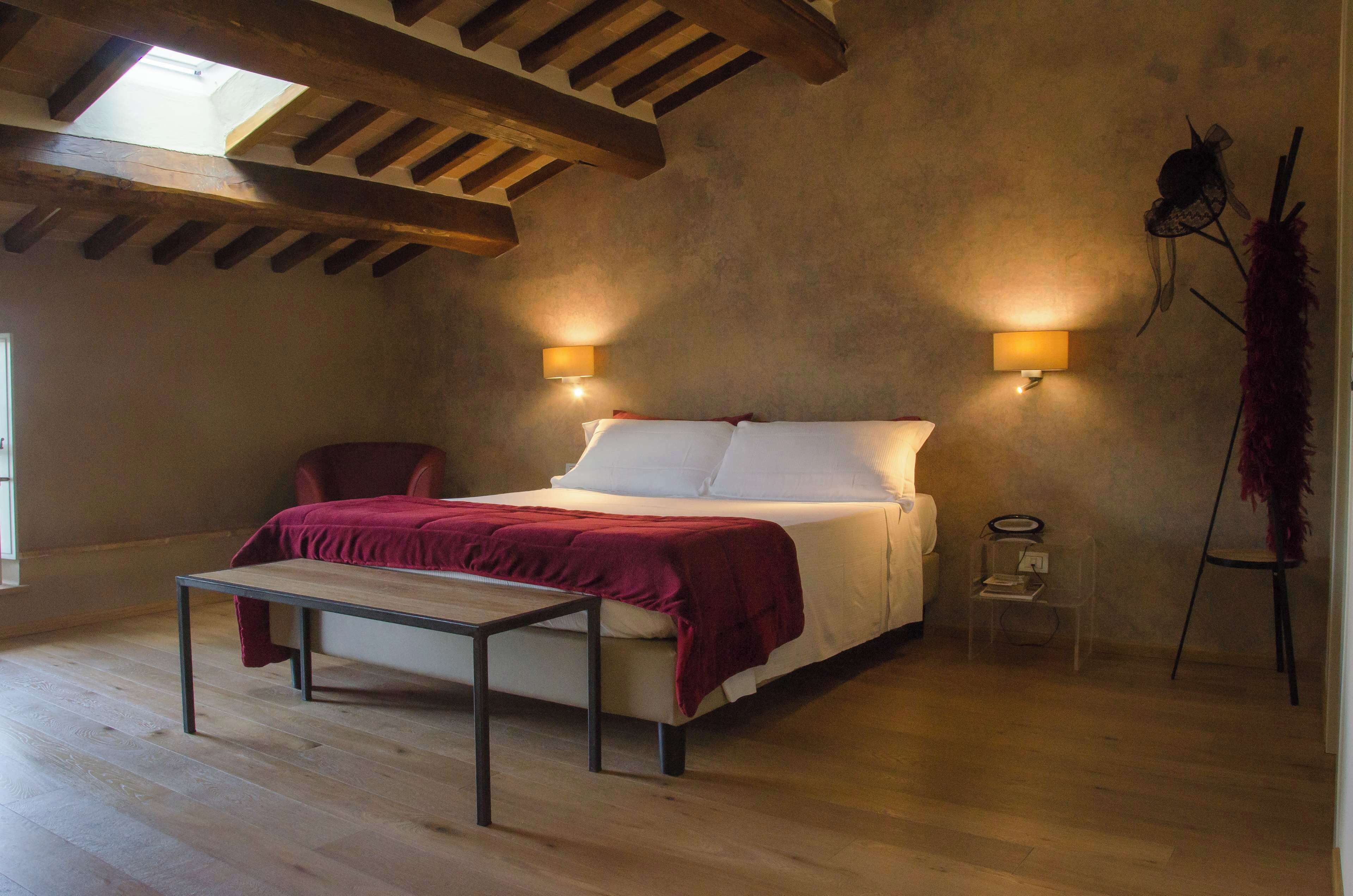 Chambre Deluxe, plusieurs lits, non-fumeurs | Coffres-forts dans les chambres, décoration personnalisée, bureau