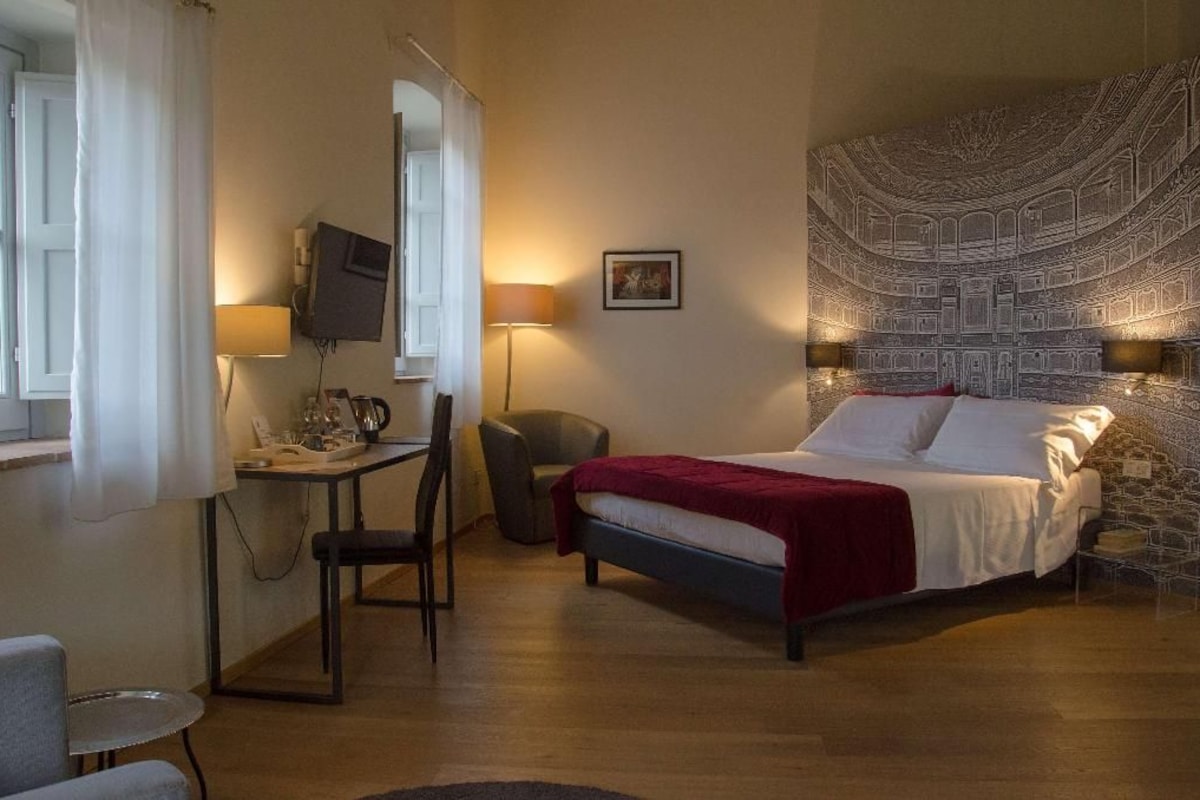 Coffres-forts dans les chambres, bureau, rideaux occultants