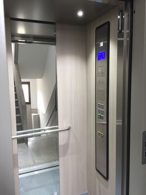 Exterior detail - Exclusive Flats Sainte-Catherine Art (Brussels)