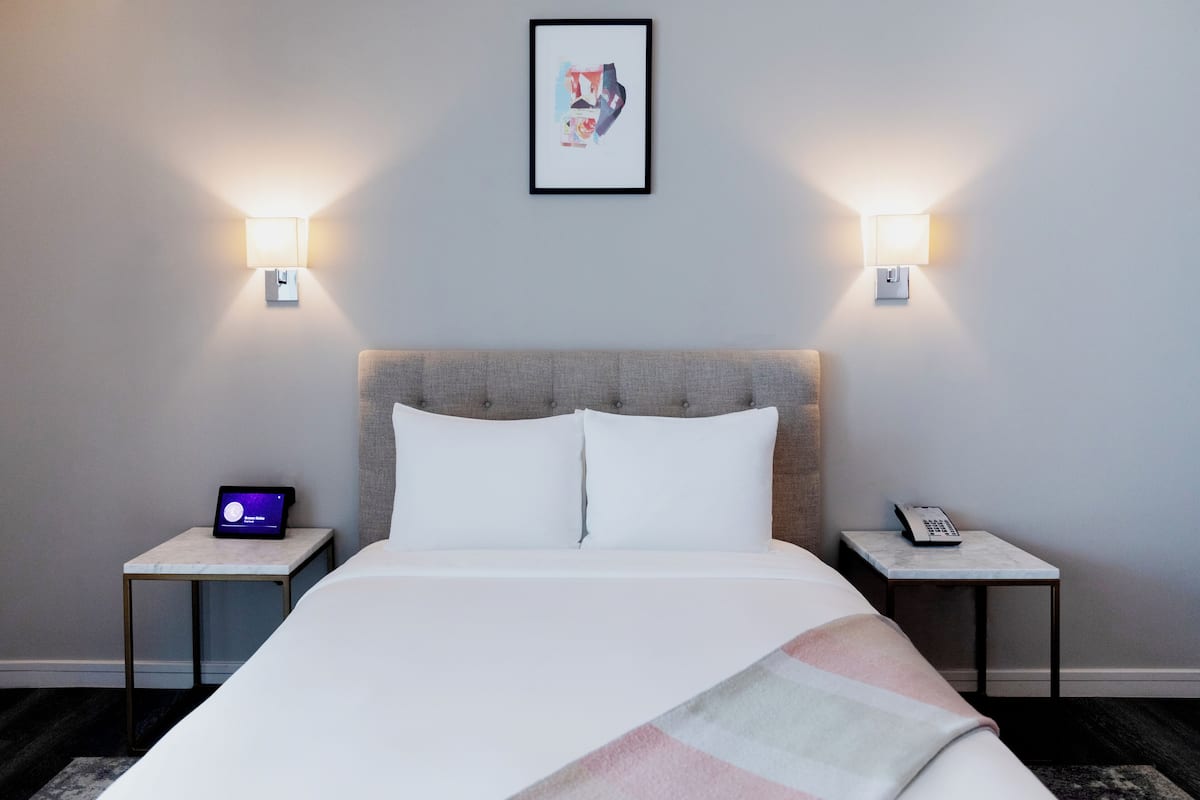 Quarto, 1 cama King (Lightwell) | Roupas de cama premium, edredons de pluma, camas Tempur-Pedic, frigobar