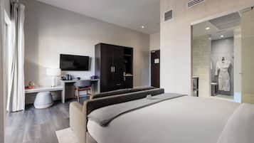 Suite, Balcony | Premium bedding, down duvets, Tempur-Pedic beds, minibar