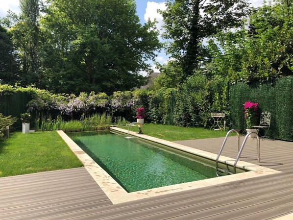 Outdoor pool, a natural pool - Exclusive Flats Studio Swimming-pool (Dilbeek)