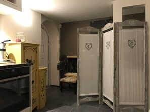 Deluxe Studio Suite, Garden View | Room amenity